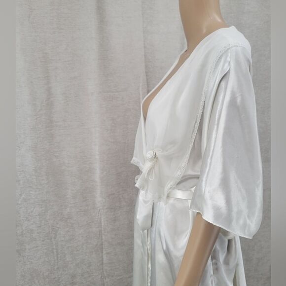 DELICATES Vintage White Robe with Rosettes and lace Women's Large - Picture 4 of 13